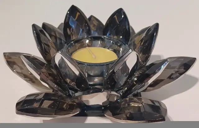 Lotus Mirrored Crystal Glass Votive Candle Holder w/Candle EX in Home Décor & Accents in City of Montréal - Image 5