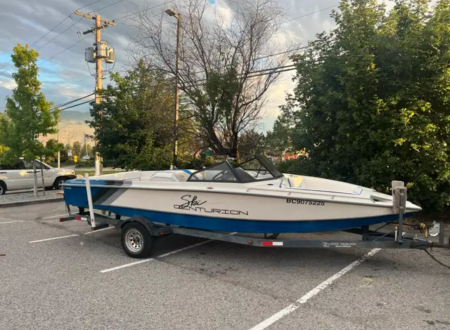 1994 Ski Centurion Falcon XP Bowrider -- 320 Hours in Powerboats & Motorboats in Kelowna - Image 4