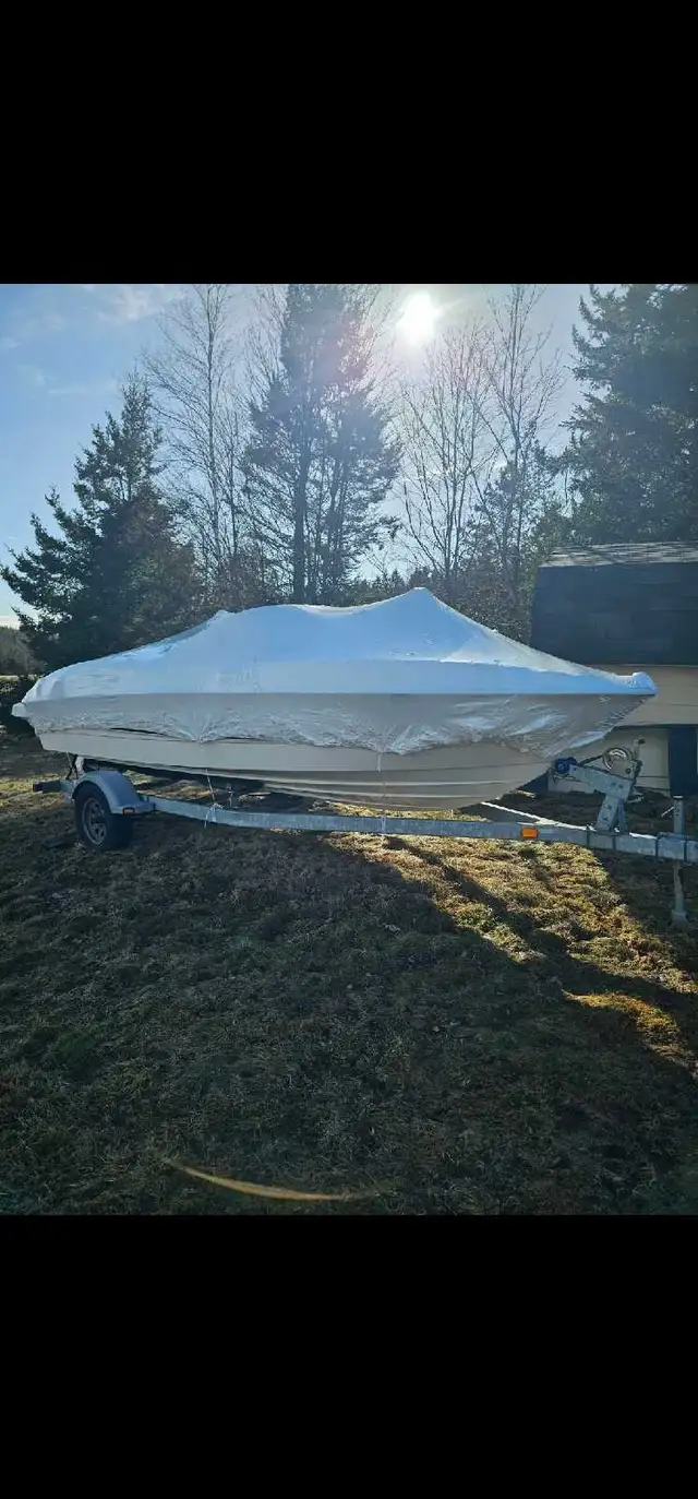 bayliner boat in Powerboats & Motorboats in Saint John - Image 8