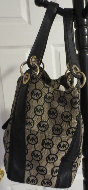 AUTH Michael Kors Signature Satchel in Women's - Bags & Wallets in Kitchener / Waterloo - Image 3