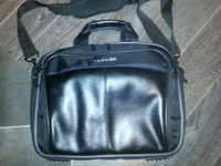Toshiba Laptop Bag In Vegan Leather W/ Removable Shoulder Strap