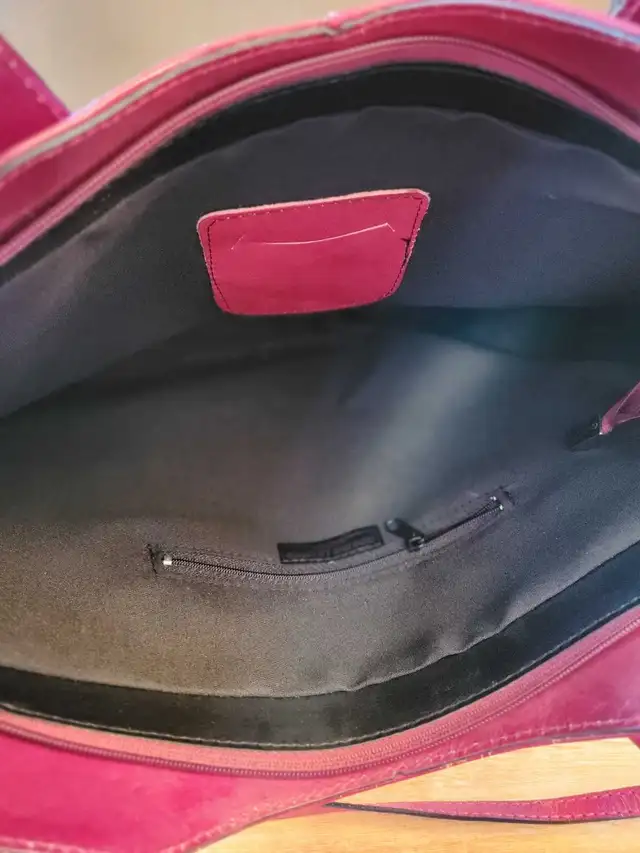 Woman's Purses in Women's - Bags & Wallets in Mississauga / Peel Region - Image 3