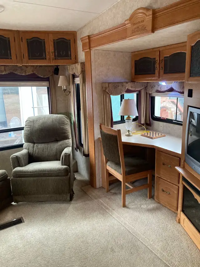 RV 5th wheel 35 ft. Montana in RVs & Motorhomes in Charlottetown - Image 4