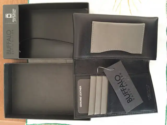 BUFFALO DAVID BITTON MEN'S WALLET WITH SMART PHONE STORAGE in Men's in Downtown-West End - Image 5