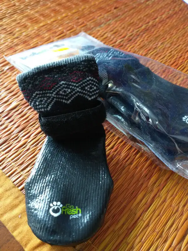 BN set of dog all terrain booties in size M. in Accessories in Oakville / Halton Region - Image 2