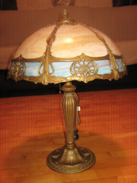 ANTIQUE TIFFANY STYLE TABLE LAMP