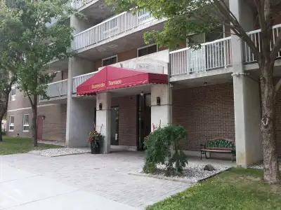 2 bedroom, 1 bath condo unit