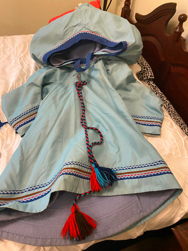 Amauti parka for sale Inuit women carry their babies in this in Arts & Collectibles in Sault Ste. Marie - Image 2