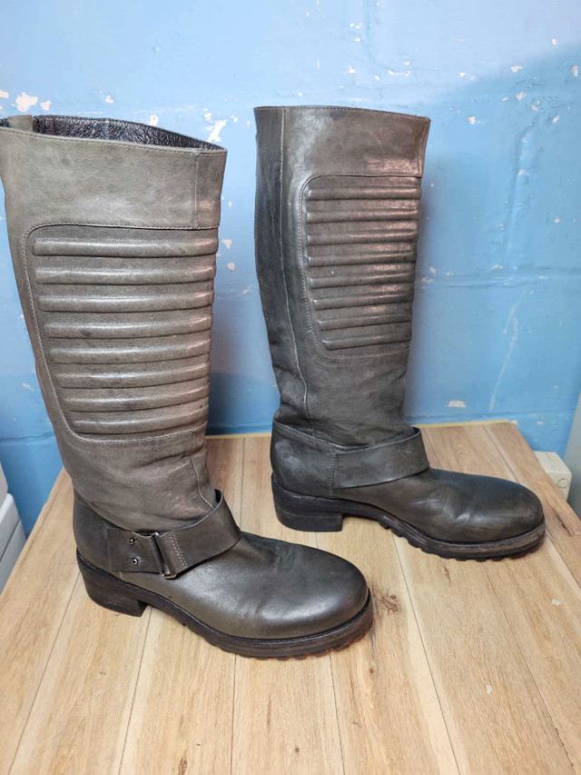 Vic ladies riding boots , made in Italy size 7, padded front and in Women's - Shoes in Windsor Region - Image 3