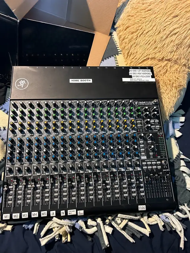 Mackie Compact Mixer in Pro Audio & Recording Equipment in Oakville / Halton Region - Image 4