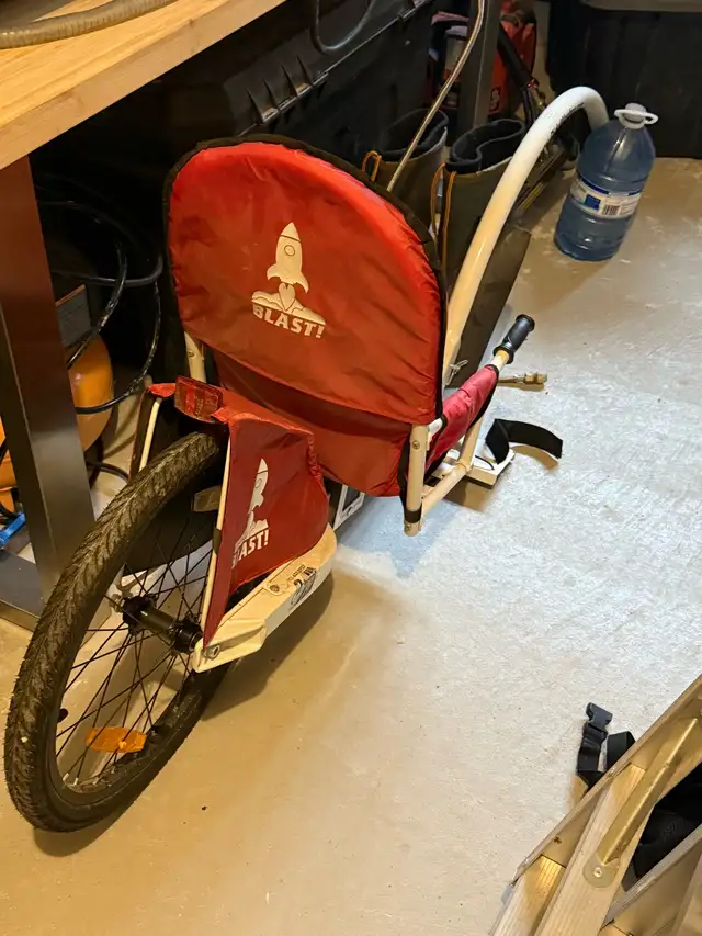 weehoo blast bike trailer in Kids in Cambridge - Image 2