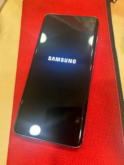 Selling my Samsung galaxy s10, its in beautiful shape too and works with all carriers. No faults/ da...