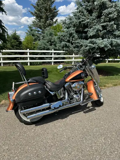 2008 limited addition 105 Anniversary Harley Softail Deluxe Stored in heated garage, extremely low K...