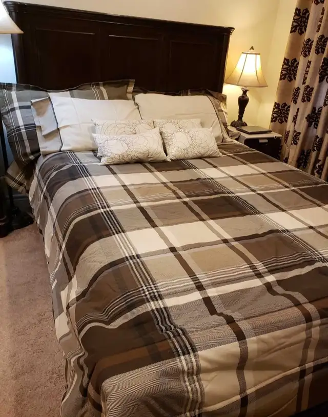 100%Cotton Queen size comforter/duvet with sheets and pillow cas in Bedding in Peterborough - Image 7