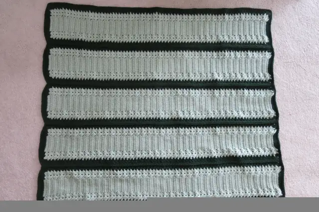 LAP AFGHAN / BLANKET for wheelchair / child's bed, 36x43" in Other in Calgary - Image 3