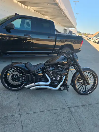 2018 Harley-Davidson Breakout 114 5,500 km Genuine Thunderbike Germany Custom | Batman Bike There is...