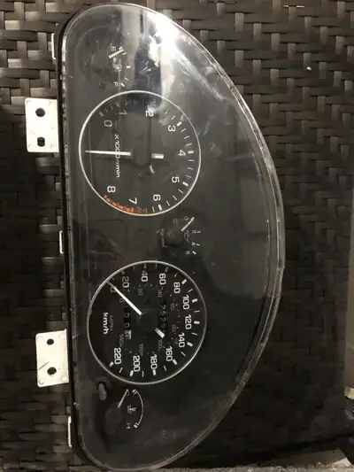 Dashboard cluster de Mazda miata première génération Fait sur les Mazda Miata de 1989 à 1997