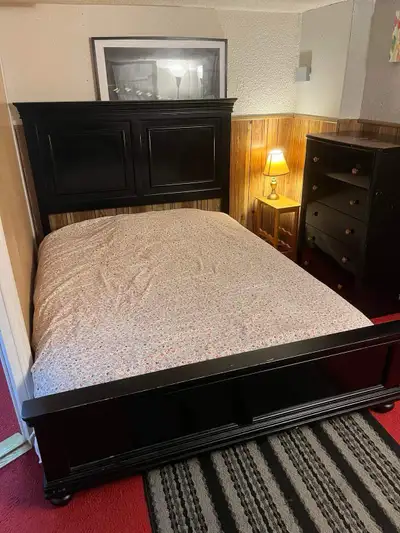 Room for rent in basement, availble in January 3 2026 , long term contract, share kitchen, close in...