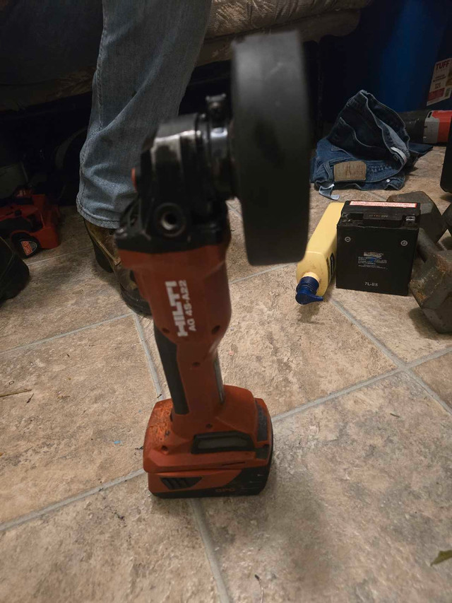 HILTI AG -A22 angle grinder  plus 2 batteries 18v in Power Tools in Saskatoon - Image 4