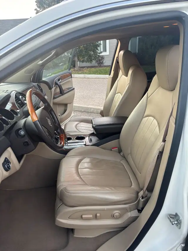 2012 Buick Enclave CLX2 in immaculate condition.569252868932259847
