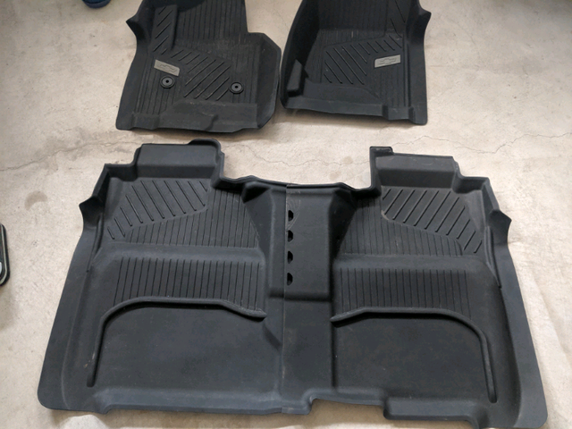 2015 Chevy crew cab floor mats in Other in Barrie - Image 3