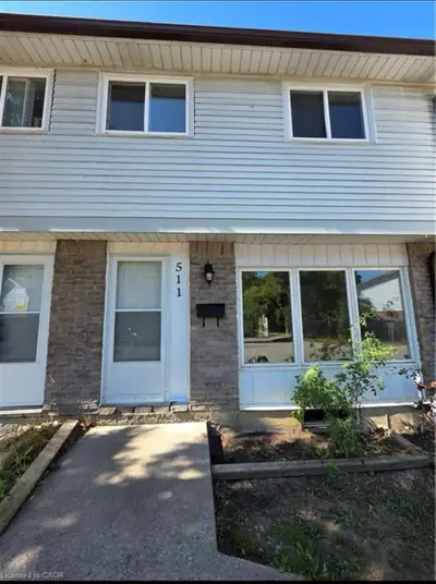 For Rent – Spacious 3 Bedroom Townhome! ✨ Home Features: ✅ 3 bright bedrooms (including a large mast...