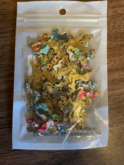 25 pieces of jewelry, including different colours of reindeer. Brand new in package.