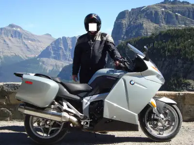 Excellente BMW K1200 GT!. Cette incroyable moto est renommée pour son puissant moteur quatre cylindr...