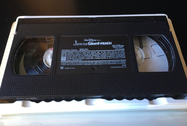 VHS - James and the Giant Peach (en anglais) dans CD, DVD et Blu-ray  à Ville de Montréal - Image 4