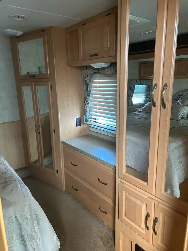 Prêt pour l’aventure Damon Challenger 2006 in RVs & Motorhomes in Saint-Jean-sur-Richelieu - Image 10