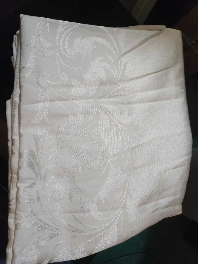 Fancy Leaf Tablecloth