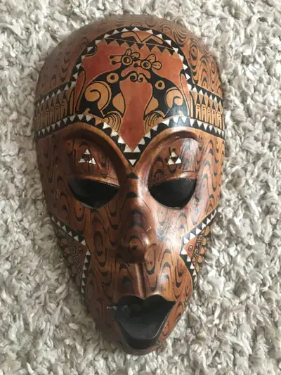 Masque en bois, View more