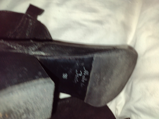 Emu Blk.Leather    mid-calf,size5.5,    Italian,$10 in Women's - Shoes in Winnipeg - Image 2