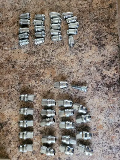 20 petits boulons M12x1.25 chrome noix bolts pour roues automobiles avec accès restreints ou régulie...