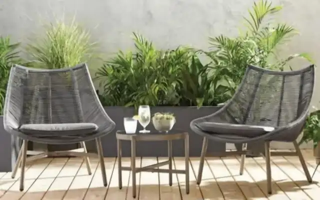 PATIO CHAIR & TABLE SET in Patio & Garden Furniture in Oakville / Halton Region - Image 2