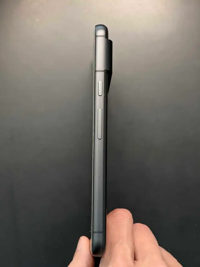 Google Pixel 8 256gb black in Cell Phones in Delta/Surrey/Langley - Image 4