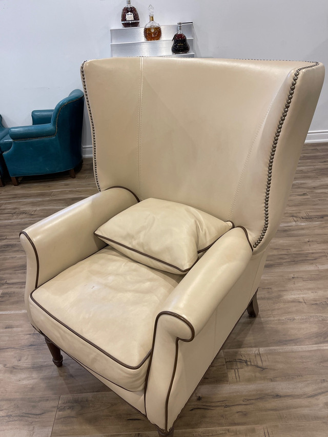 Luxury king style leather accent chair  in Chairs & Recliners in Markham / York Region