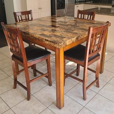 Bar height dining table and 4 chairs in Dining Tables & Sets in Markham / York Region - Image 3