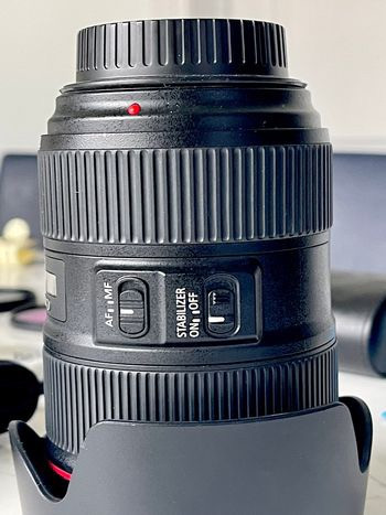 Canon EF 24-105mm f/4 L is USM Lens for Canon EOS SLR Cameras in Cameras & Camcorders in Hamilton - Image 3