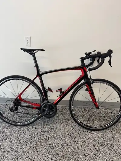 Vélo de route en Carbone Devinci Léo SL, View more