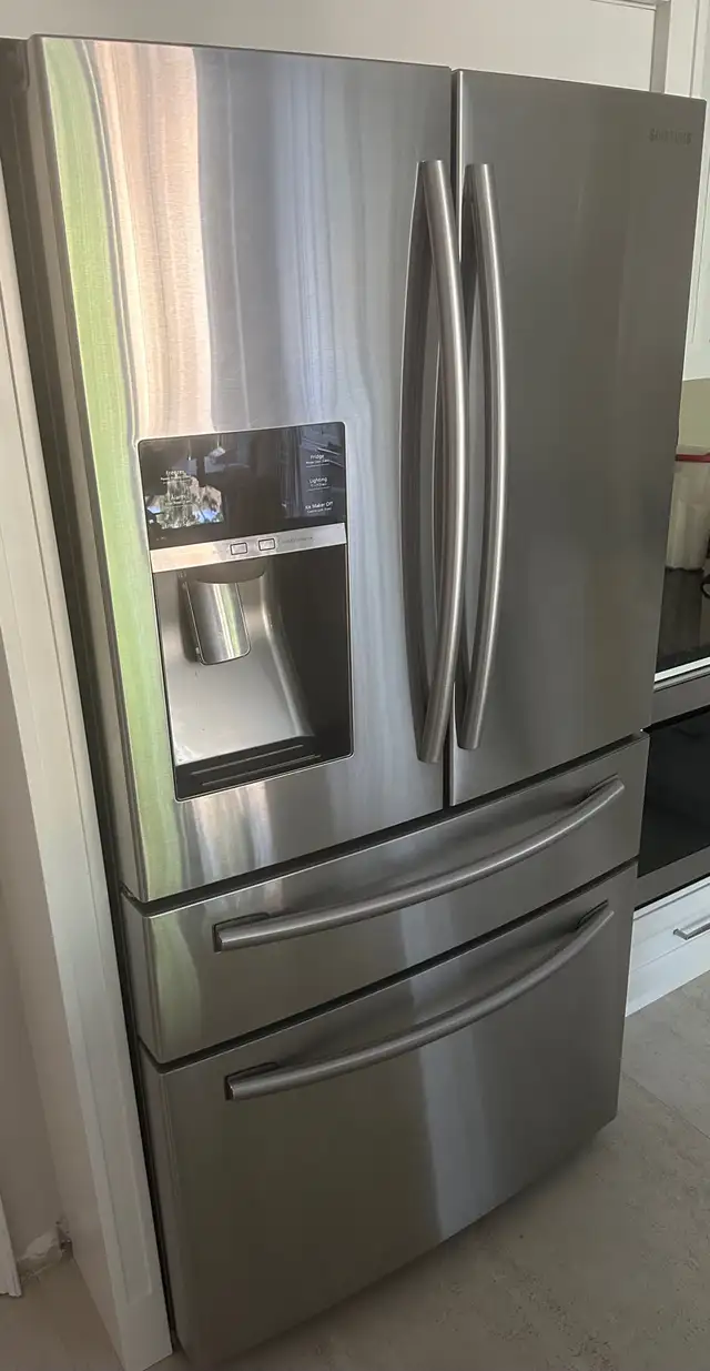 Samsung RF28HMEDBSR French Door Refrigerator, 36 inch Width in Refrigerators in Oakville / Halton Region - Image 2