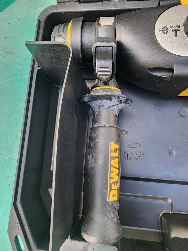 Dewalt D25223 D Handle 3 Mode SDS Hammer Drill Hard Plastic Case in Power Tools in Windsor Region - Image 9