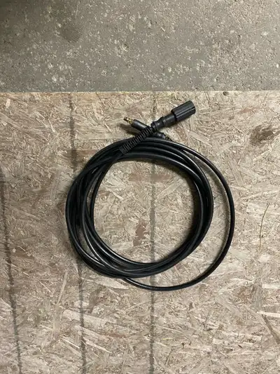Selling my Karcher pressure washer hose, in great condition, absolutely no leaks.