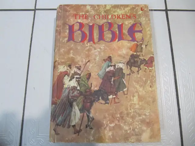The Childrens Bible Golden Press New York X Condition Circ 1965 in Arts & Collectibles in Mississauga / Peel Region - Image 2
