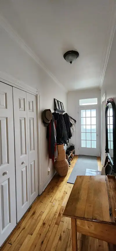 Very nice 4 ½ – Perfect location 2 closed bedroom and one opened bedroom with double living room Hi...