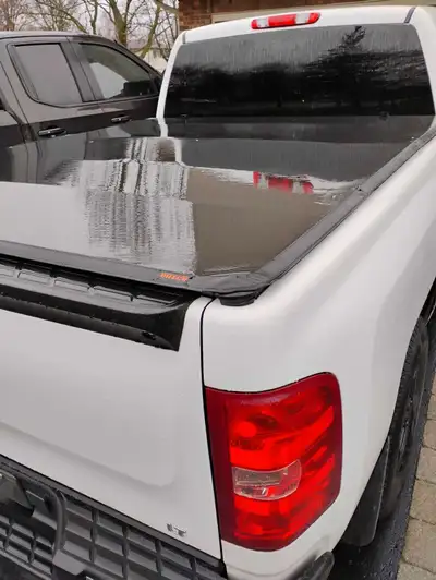 Selling a used Trifecta brand tri-fold soft tonneau cover off a 2011 Silverado Extended Cab 6 1/2 fo...