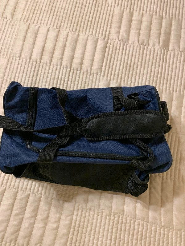 Trimark small travel/gym bag - navy- new in Exercise Equipment in Oshawa / Durham Region - Image 3