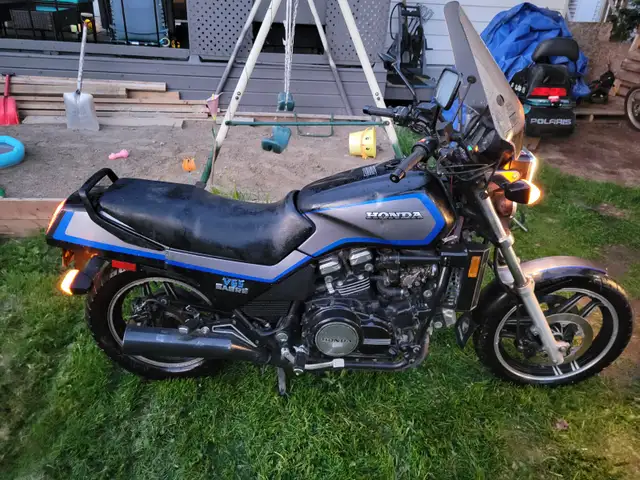 Honda V65 Sabre 1100 in Street, Cruisers & Choppers in Timmins - Image 3