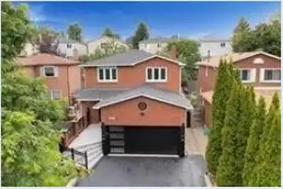 Gorgeous and Beautiful 2nd Floor Room in Pickering for Rent