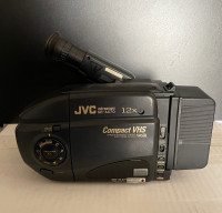 JVC GR-AX70 VIDEOMOVIE 12X COMPACT VHS VIDEO  RECORDER CAMCORDER